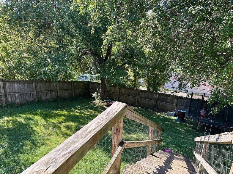 Building Photo - 907 Avenue A