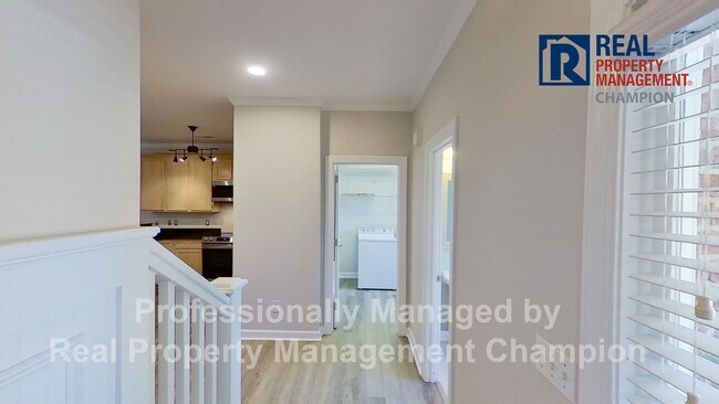 Building Photo - Fabulous End Unit Townhome with Three Master Bedrooms