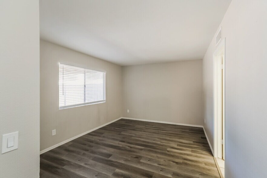 Building Photo - 6933 W Nicolet Ave