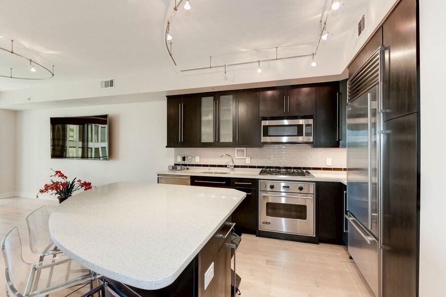 Building Photo - 1111 19th St N