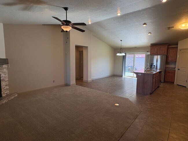 Building Photo - Beautiful Home In Hurricane