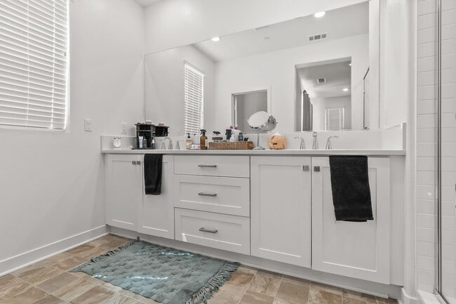 Building Photo - Exquisite Modern Townhome Nestled in the T...
