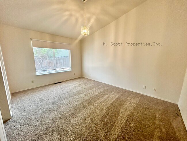 Building Photo - 1449 N Marion Russell Dr