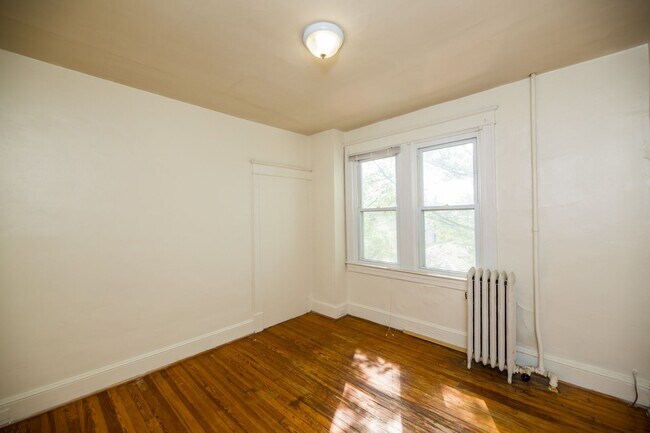 Building Photo - 2026/2027 JHU Off-Campus 5bd/3ba Charles Village w/ W/D & parking!.. Available 6/9/26