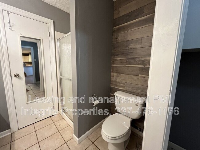 Building Photo - 107 Village Ln