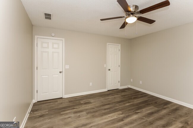 Building Photo - 2535 Valient Dr