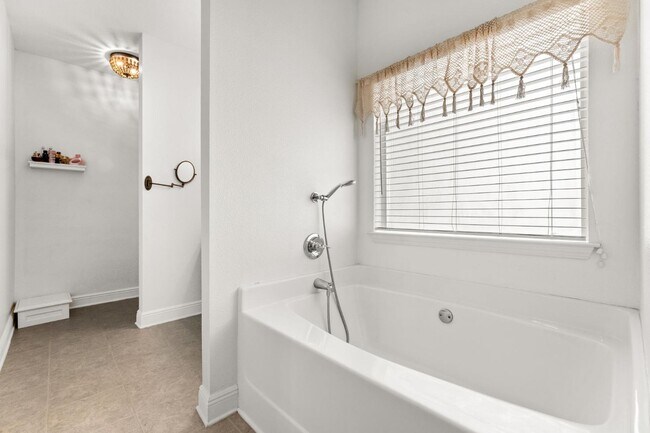 Building Photo - 486 Fanny Ann Way