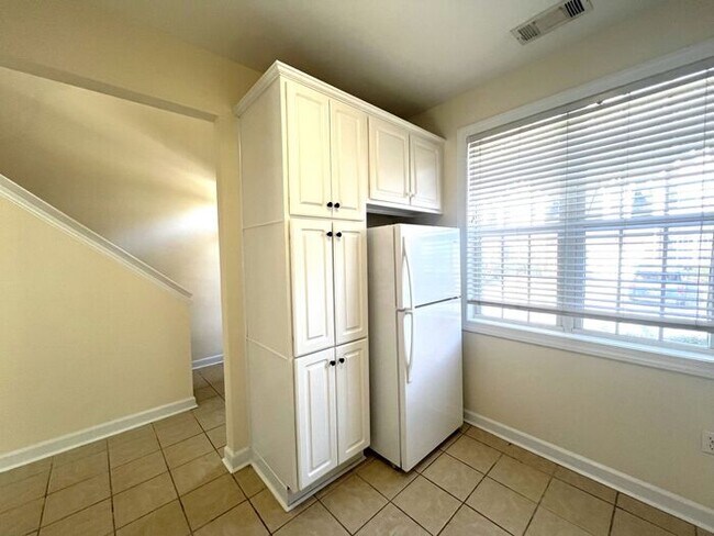 Building Photo - 4BRd Carleton Place, Upscale Brick town home, 1 car garage!  Central Wilmington!