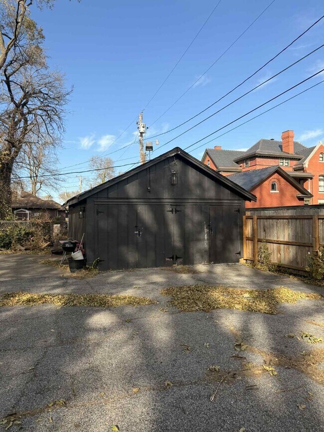 Building Photo - 411 S Jackson Ave