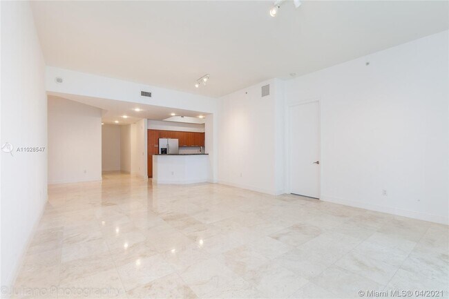 Building Photo - 15051 Royal Oaks Ln
