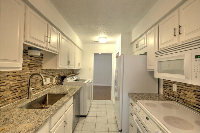 Building Photo - 1141 Country Pl Dr