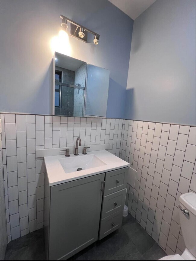 Building Photo - 5704 Hudson Ave