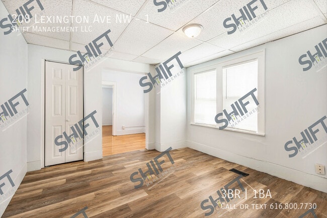 Building Photo - 208 Lexington Ave NW