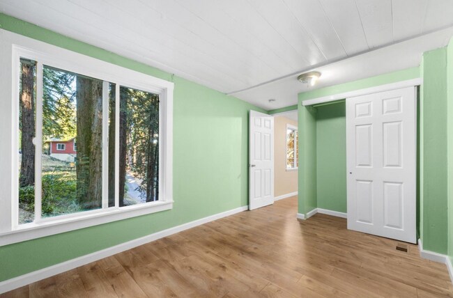 Building Photo - 10229 Redwood Dr