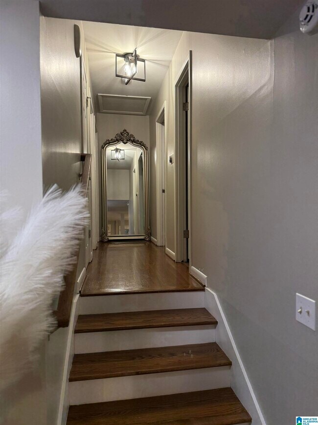 Building Photo - 3153 Woodhaven Dr