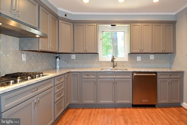 Building Photo - 6127 Brook Dr