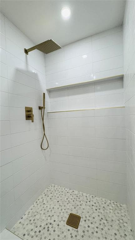 Building Photo - 38 Delmont Dr NE