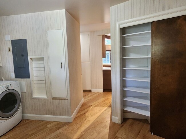 Building Photo - Beautiful 5 Bd 3.5 Ba Home in Holladay