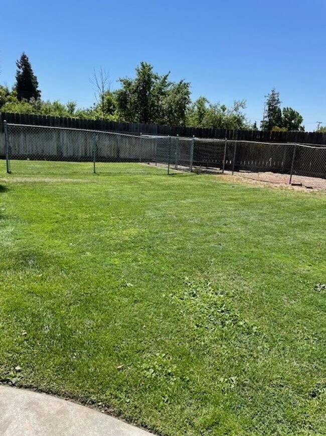Building Photo - Lease Your Dream Home in the Country!