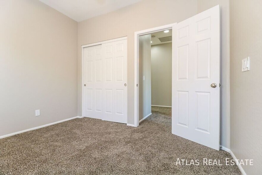 Building Photo - 13771 W Mauna Loa Ln