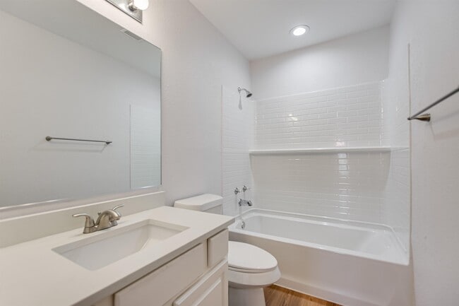 Building Photo - 307 Out Yonder