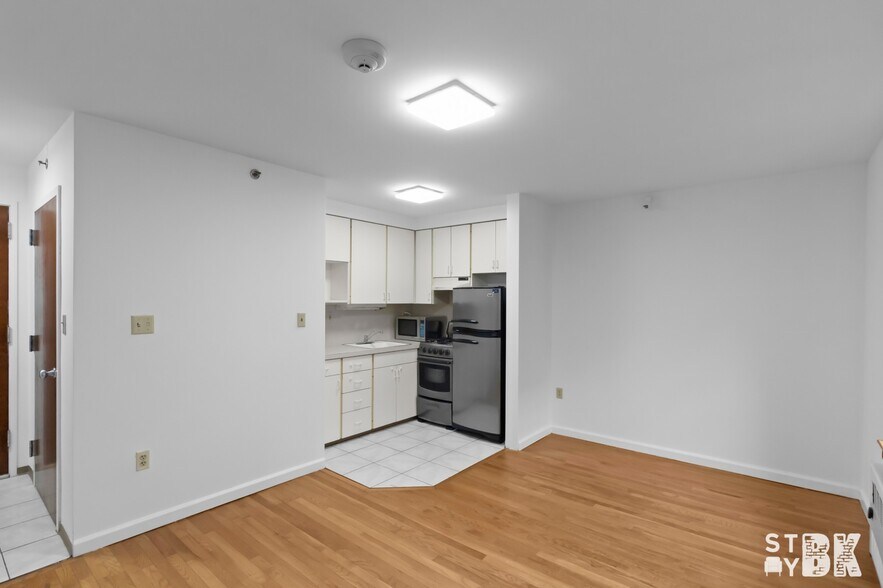 Building Photo - 8-10 Clark Street