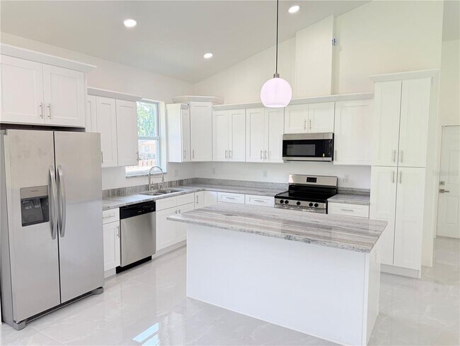 Building Photo - 1029 S 66th St