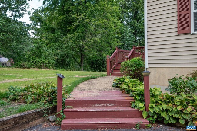 Building Photo - 497 Sunset Dr