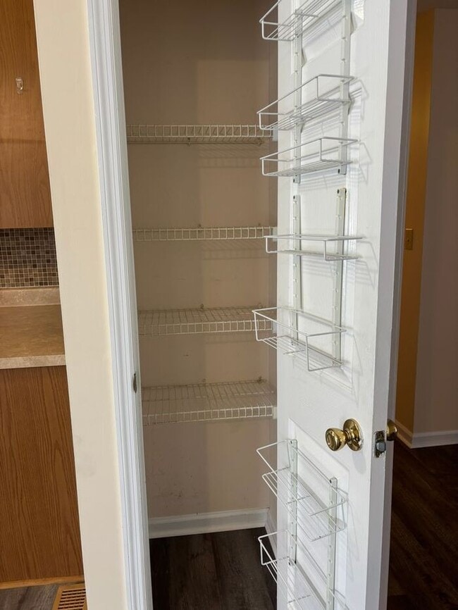 Building Photo - 3816 Hagge St