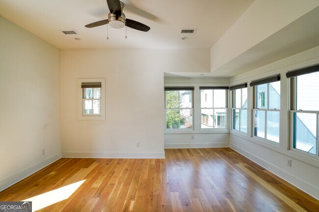 Building Photo - 157 Ravenhurst Ln