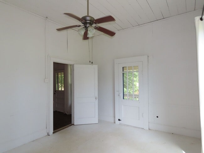 Building Photo - Cozy 2 Bedroom 1 Bath in Winona