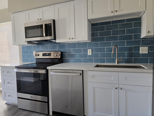 Building Photo - 7887 Kendalia Dr