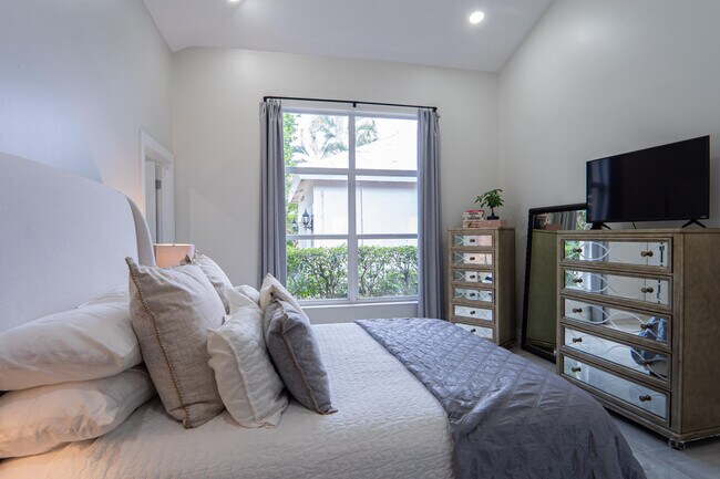 Building Photo - 6670 NW 27th Ave