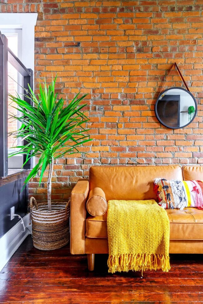 Building Photo - 98 Brickel St