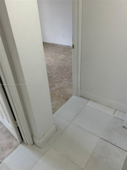 Building Photo - 8840 Fontainebleau Blvd