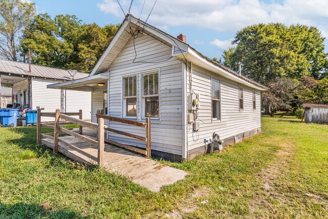 Building Photo - 403 McKenna St