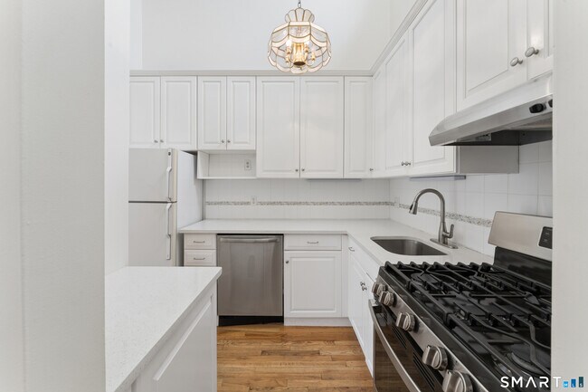 Building Photo - 82 Olcott Way
