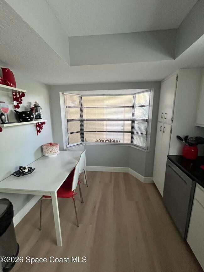Building Photo - 190 Seawind Dr