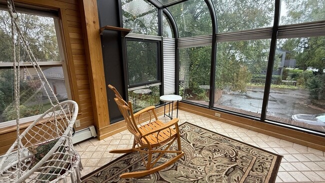 Building Photo - Beautiful Downtown House w/Inlet Views! Av...