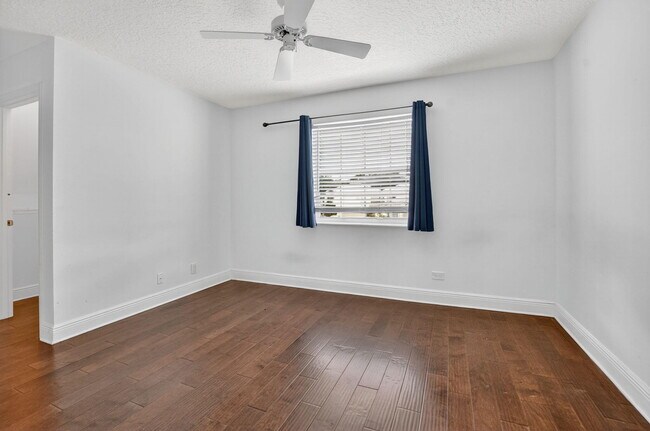 Building Photo - 6502 Brava Way