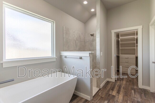 Building Photo - 3141 SE 35th St