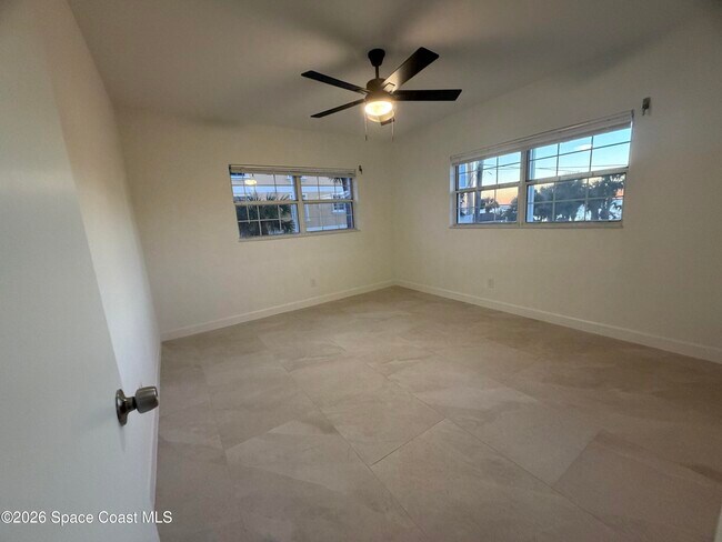 Building Photo - 154 Crescent Beach Dr