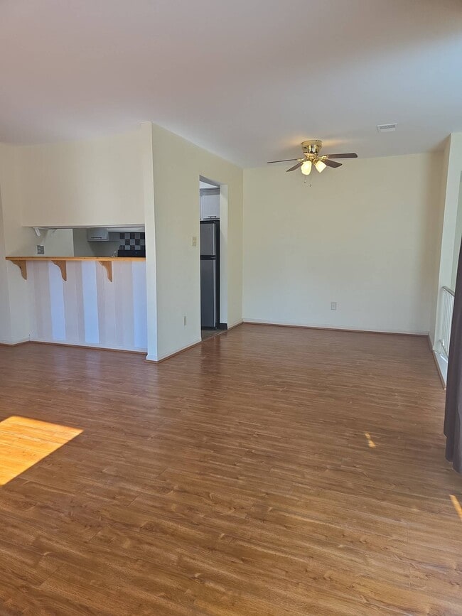 Building Photo - 8284 Sobax Dr