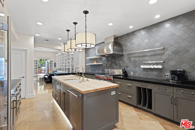 Building Photo - 2305 Canyonback Rd