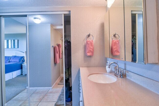 Building Photo - 900 Cove Cay Dr