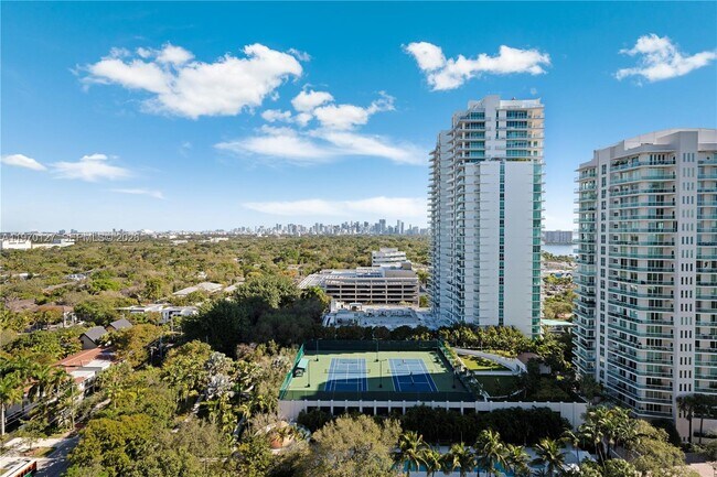 Building Photo - 2678 Tigertail Ave