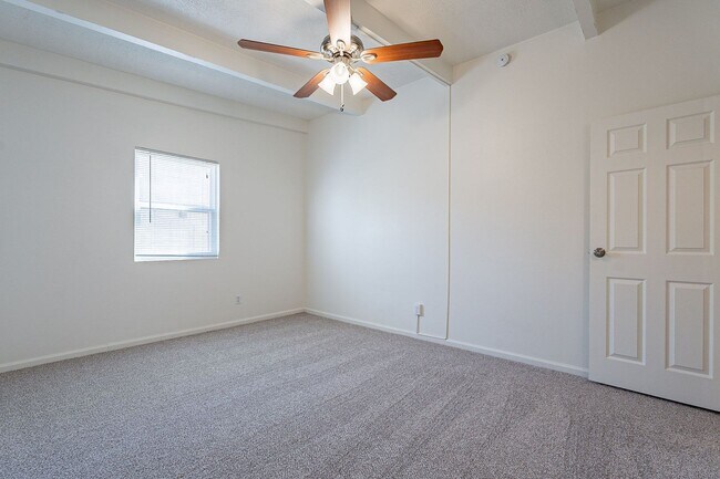 Building Photo - Updated townhome near Central Phx/Biltmore!