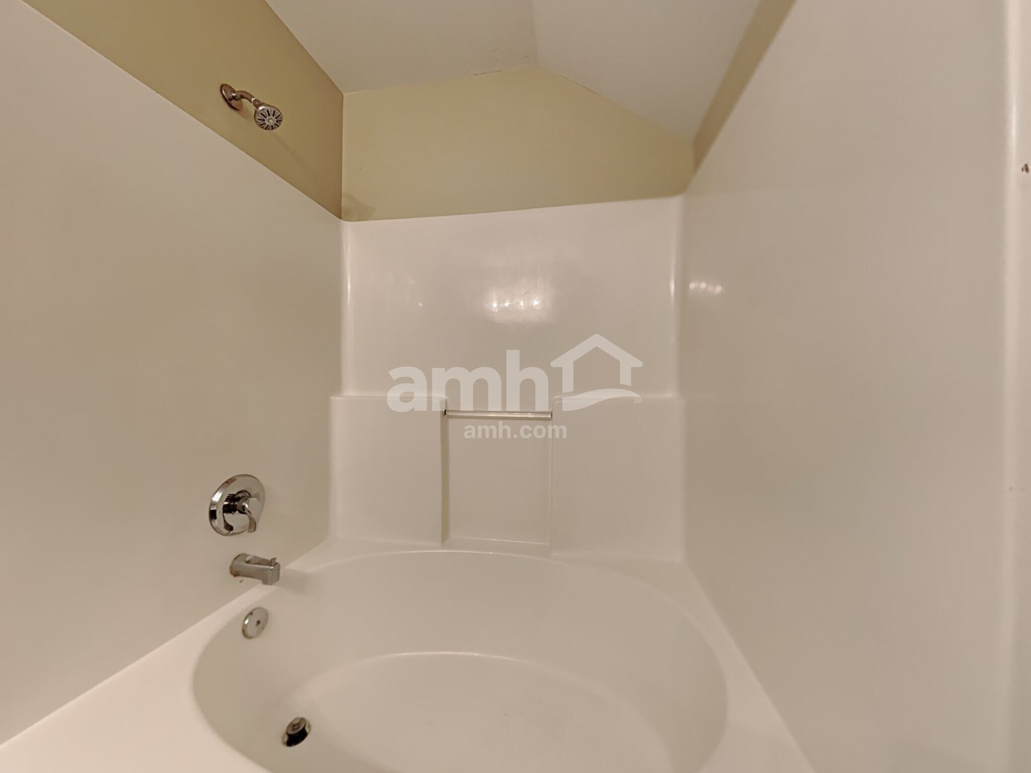 Building Photo - 9001 Greenbriar Dr