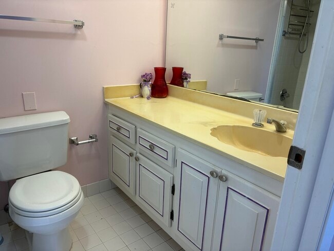 Building Photo - 4602 Martinique Way