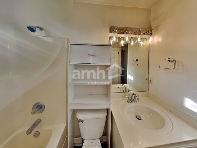 Building Photo - 105 Koleberg Trl